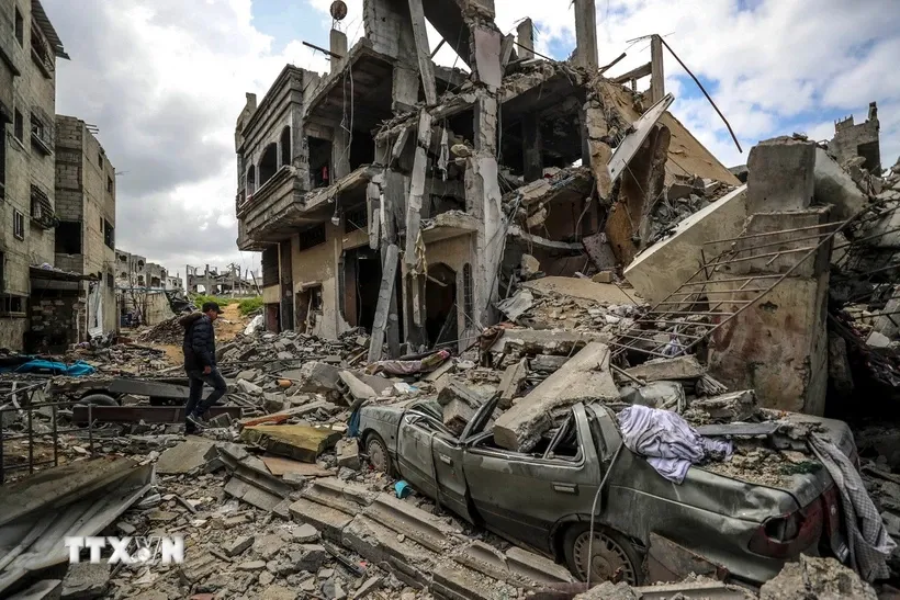 Cảnh đổ nát sau cuộc không kích của Israel xuống thị trấn Beit Lahia, phía Bắc Dải Gaza, ngày 20/3/2025. Ảnh: THX/TTXVN